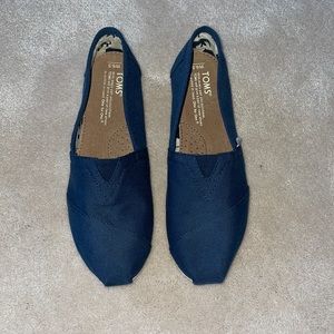 Toms shoes navy blue NEVER WORN